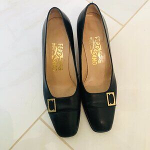 Ferragamo Black Leather Pumps Made in Italy, Size 7M. Fits more like a 6
